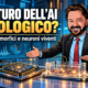 Avatar di Gianluigi Bonanomi presenta un chip neuromorfico e una coltura di neuroni viventi: illustrazione concettuale del futuro dell’AI.