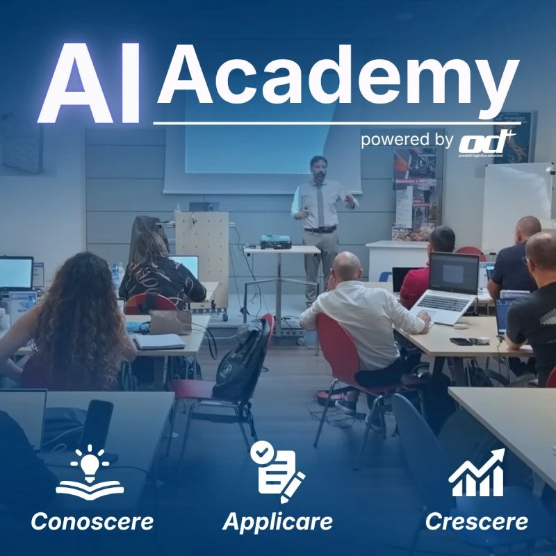 Gianluigi Bonanomi in aula durante l’AI Academy Odpiù per rivenditori, con i partecipanti al computer